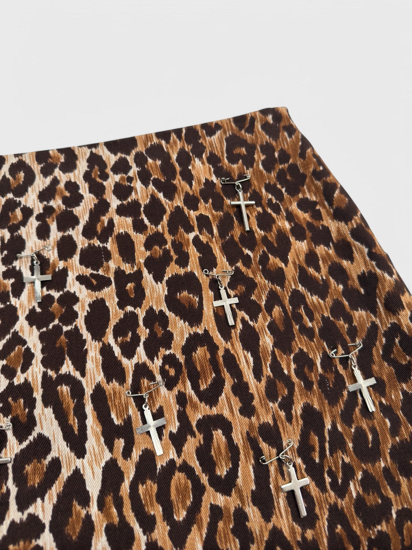 D&G by Dolce&Gabbana SS 2000 Leopard Cross Pins Miniskirt - Relova Archiva