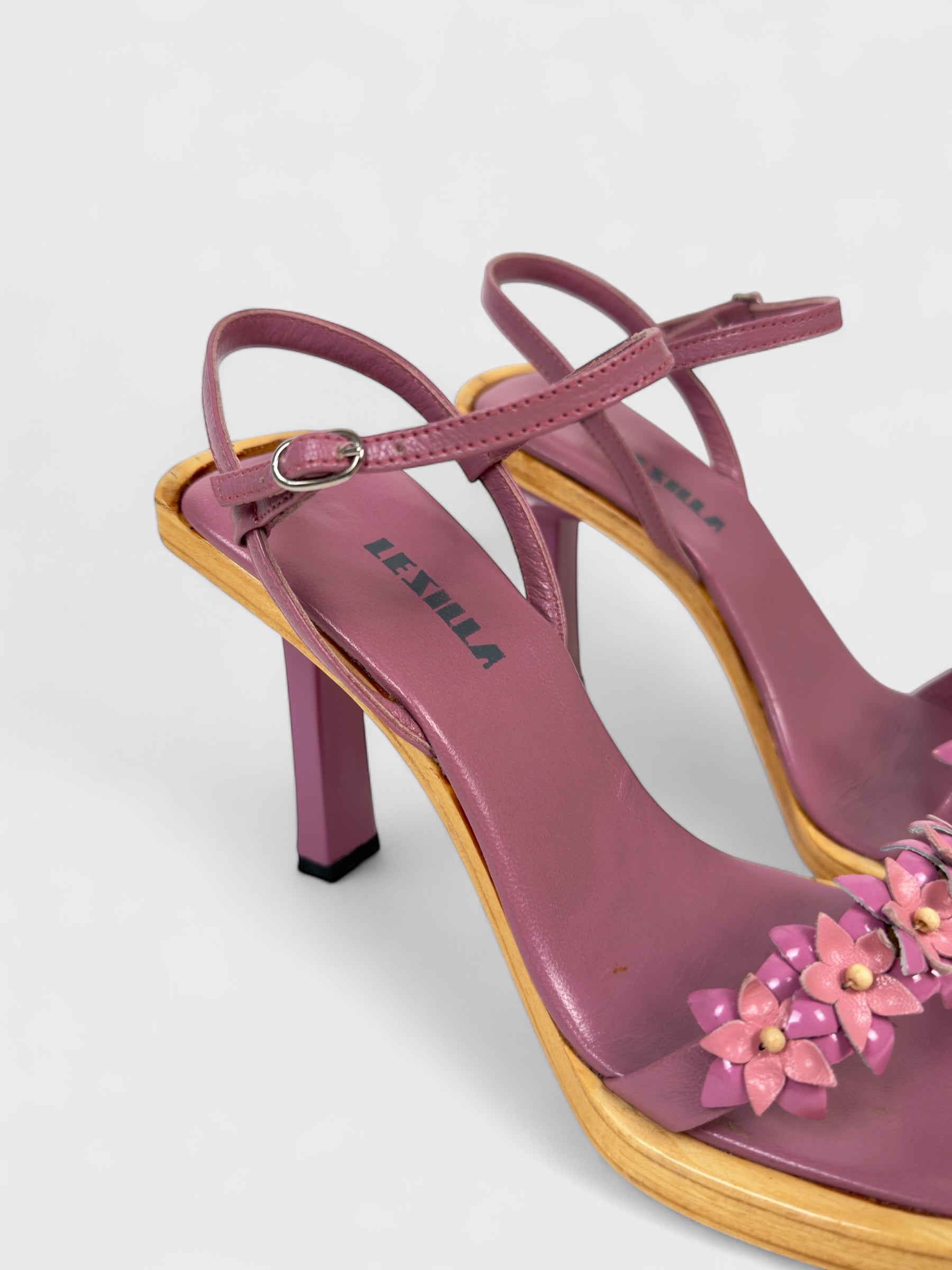 Le Silla Early 2000s Mauve Wooden Heels Floral Appliques - Relova Archiva