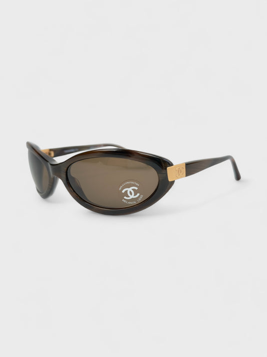 Chanel vintage 5027 sunglasses with oval frame and gold-tone details.