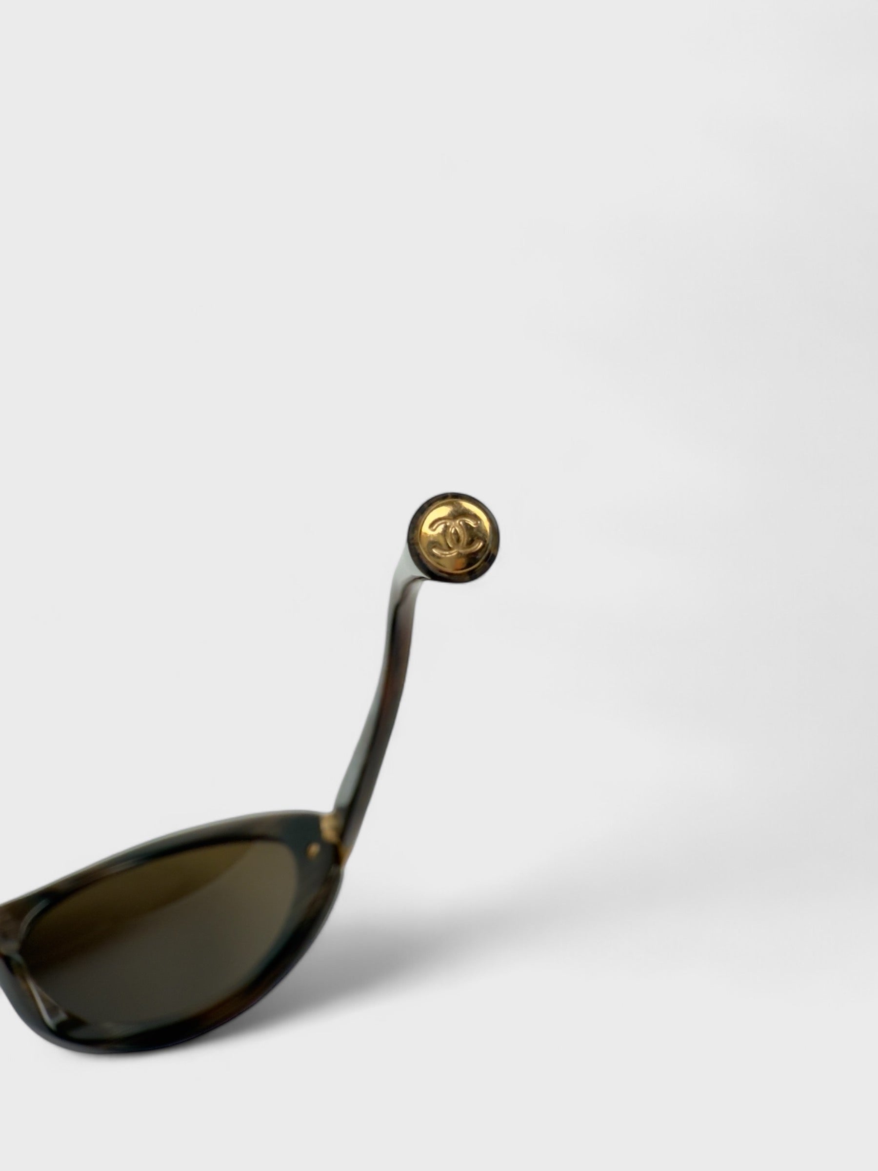 Chanel vintage 5027 sunglasses with oval frame and gold-tone details.