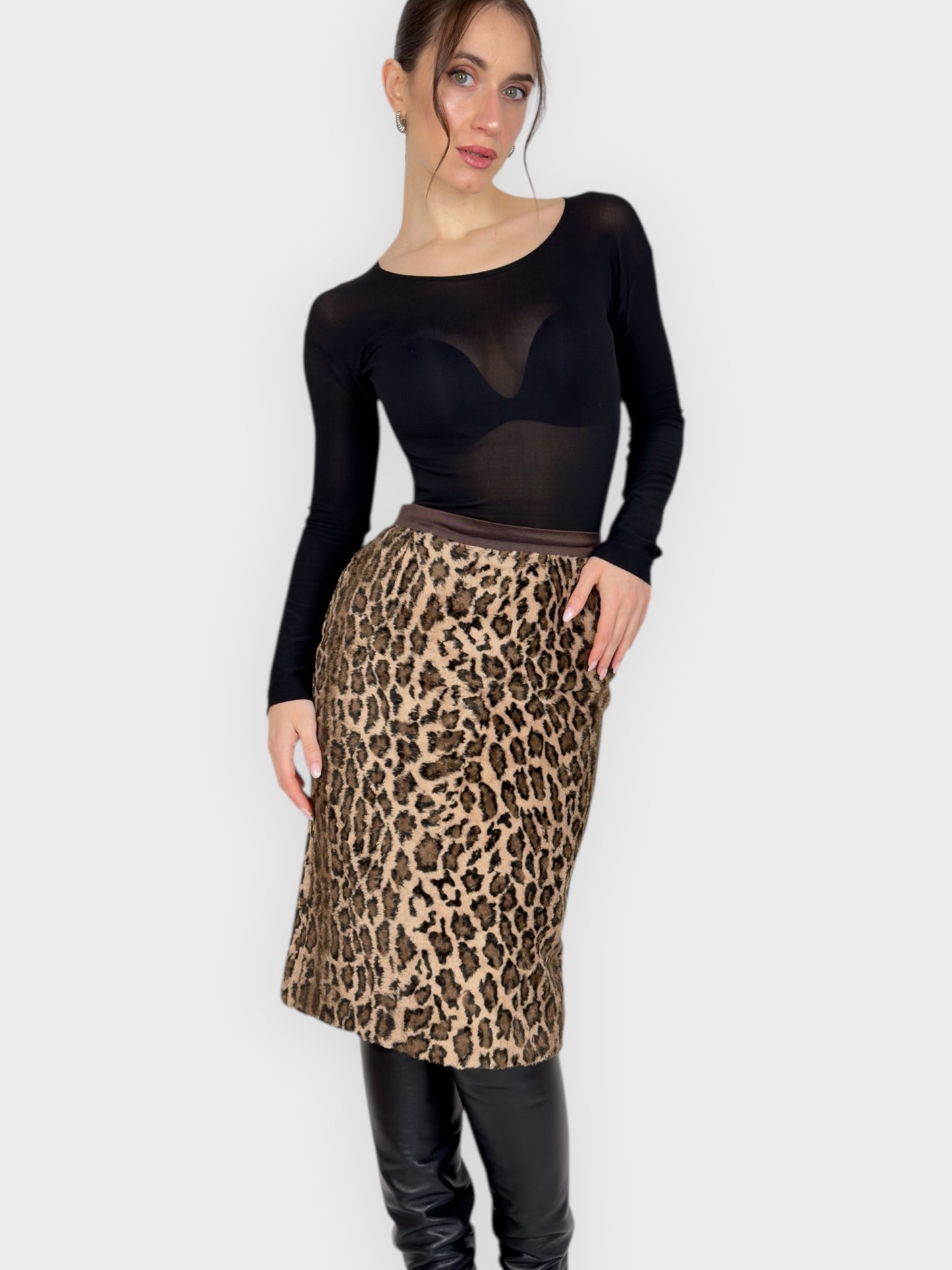 Vintage 1990s Dolce & Gabbana faux-fur leopard-print midi skirt with straight silhouette.