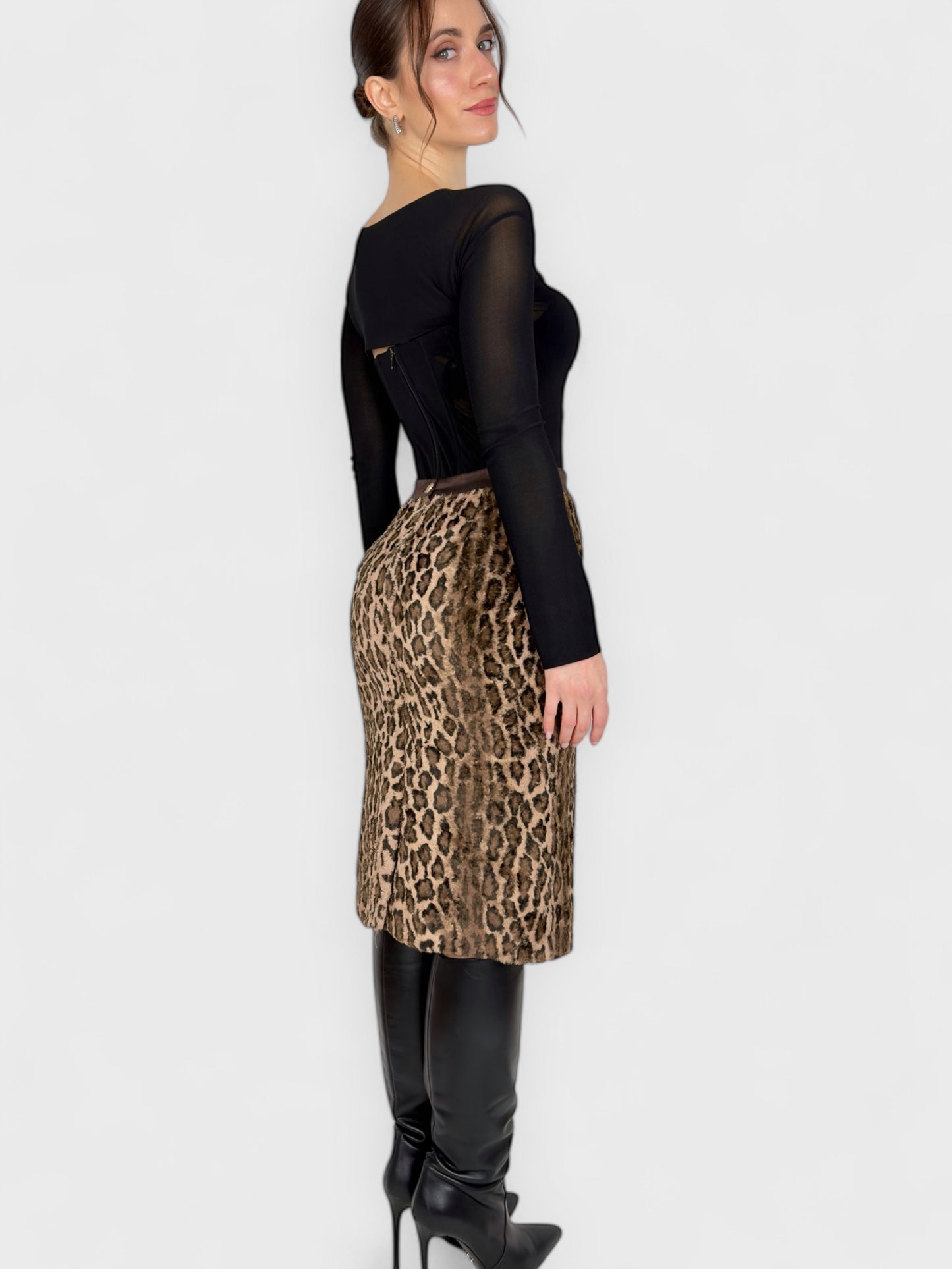 Vintage 1990s Dolce & Gabbana faux-fur leopard-print midi skirt with straight silhouette.