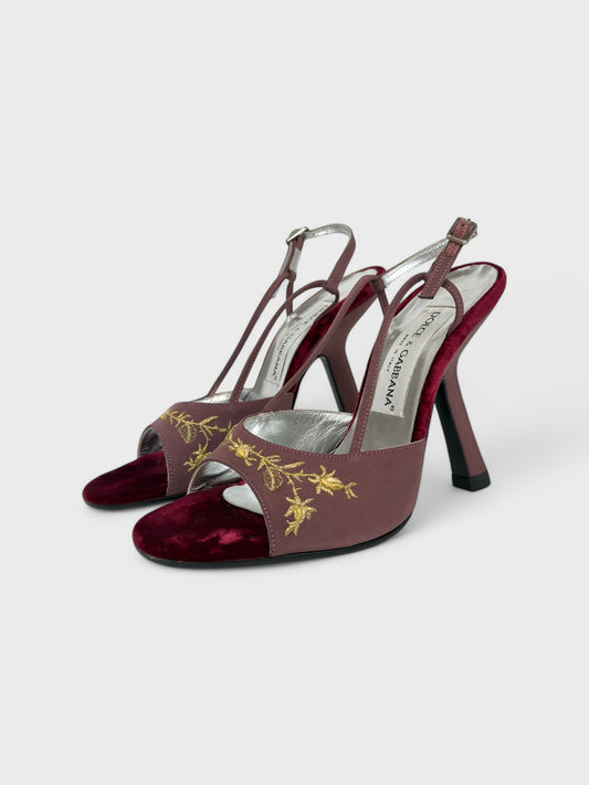 Dolce & Gabbana SS 1998 Stromboli embroidered heels with sculptural heel and burgundy velvet-effect sole.