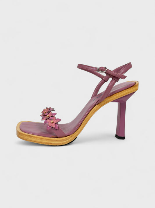 Le Silla early 2000s wooden heels with mauve leather upper and floral appliqués.