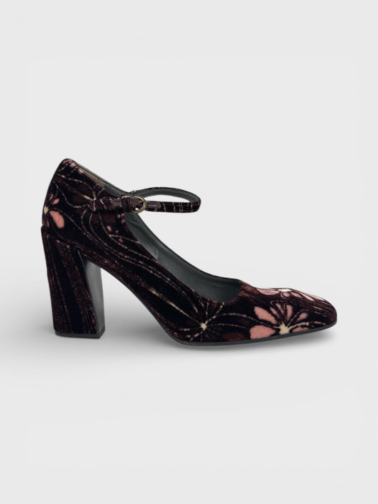 Vintage Miu Miu FW 2001 floral velvet Mary Jane heels with squared toe and wide heel.