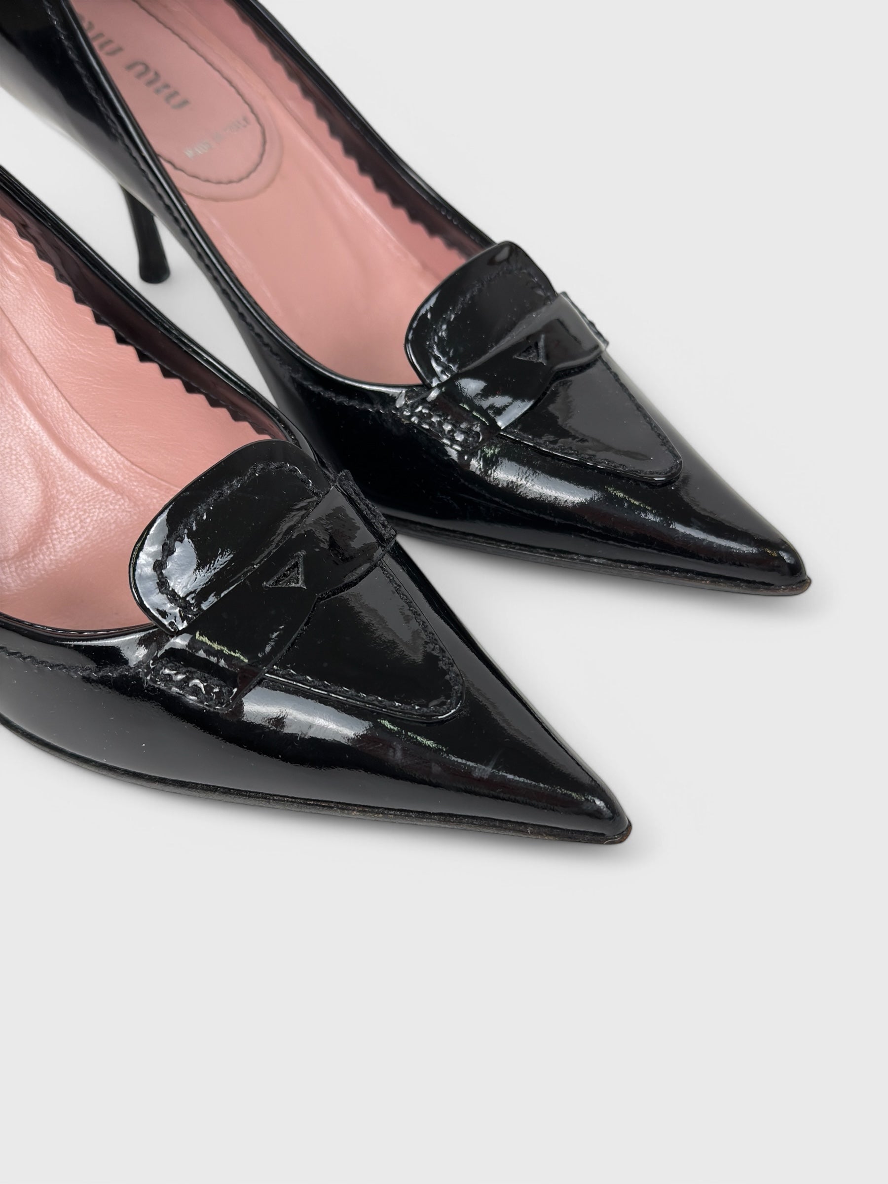 Miu Miu FW 2003 Vernice Glamour black patent leather décolleté pumps.