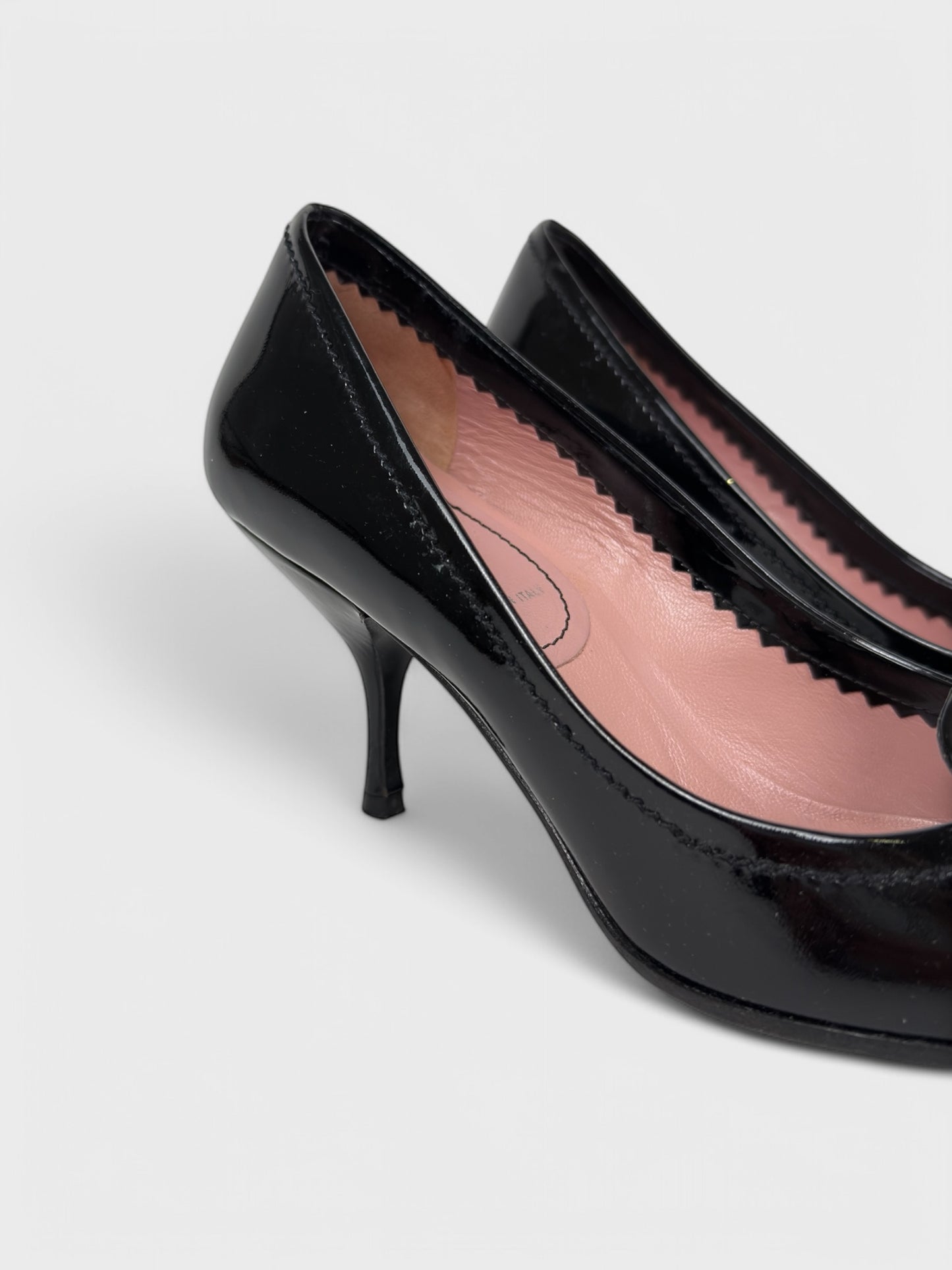 Miu Miu FW 2003 Vernice Glamour black patent leather décolleté pumps.
