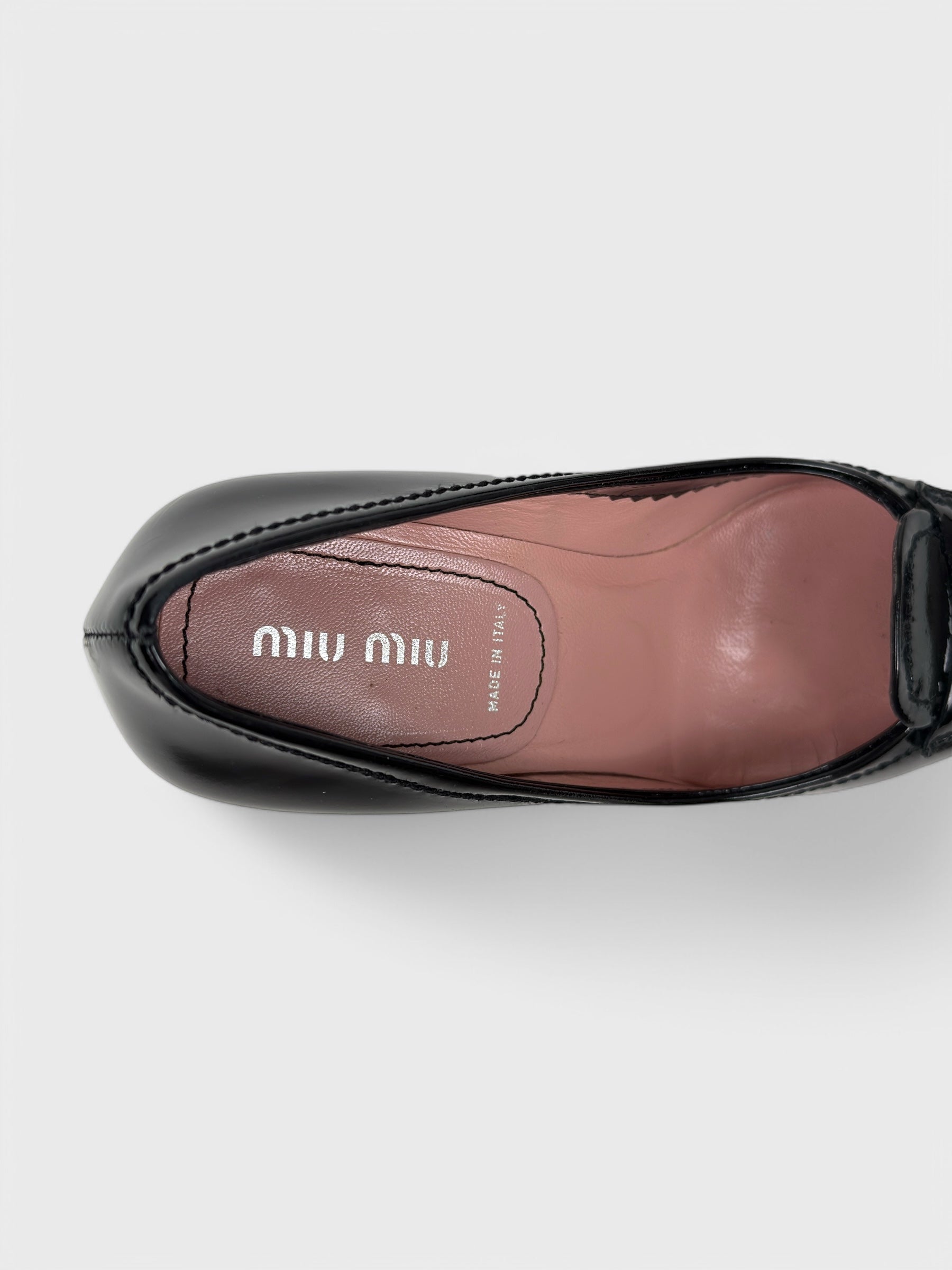 Miu Miu FW 2003 Vernice Glamour black patent leather décolleté pumps.